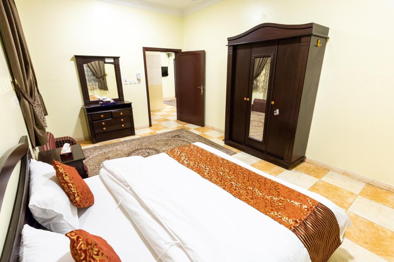 Al Eairy Furnished Apartments - Al Bahah 3 ภายนอก รูปภาพ