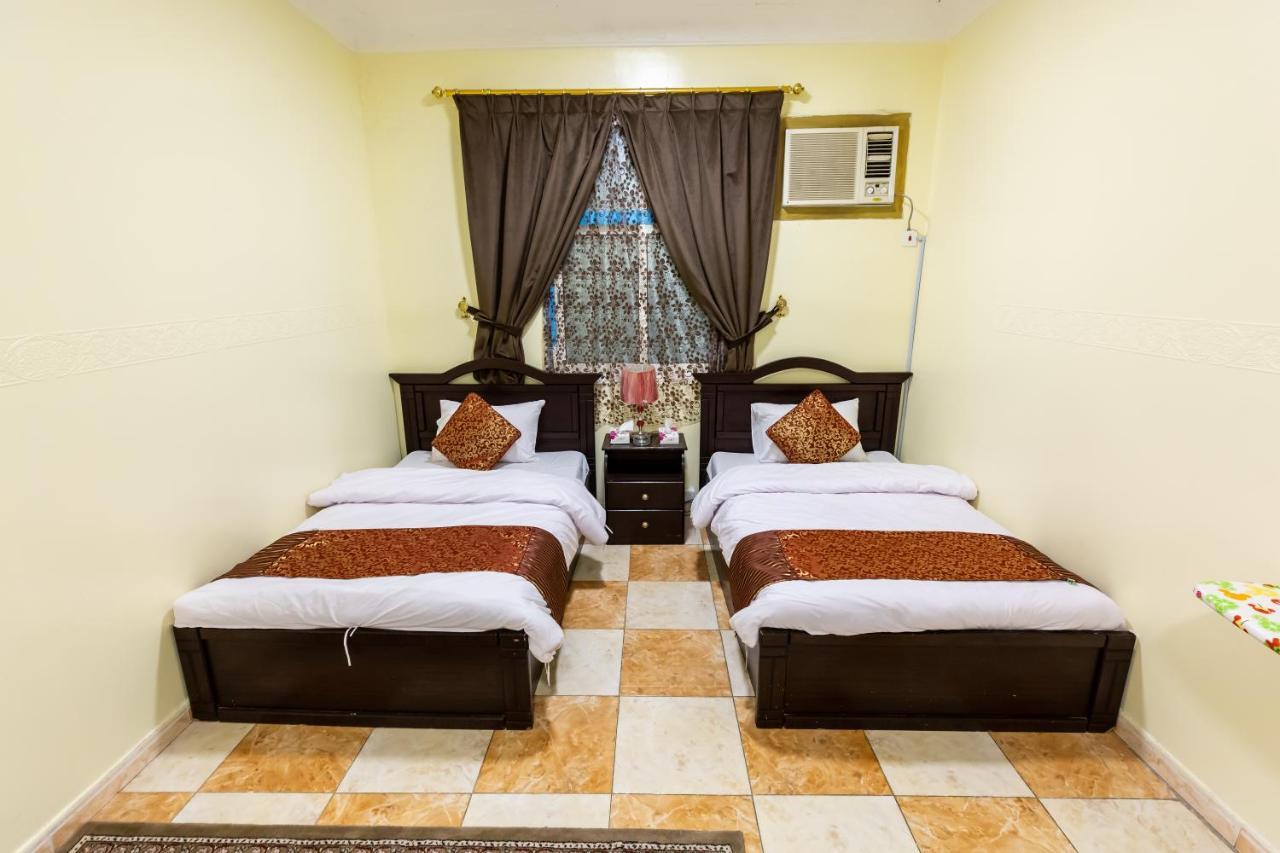 Al Eairy Furnished Apartments - Al Bahah 3 ภายนอก รูปภาพ