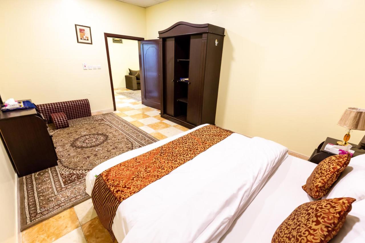 Al Eairy Furnished Apartments - Al Bahah 3 ภายนอก รูปภาพ